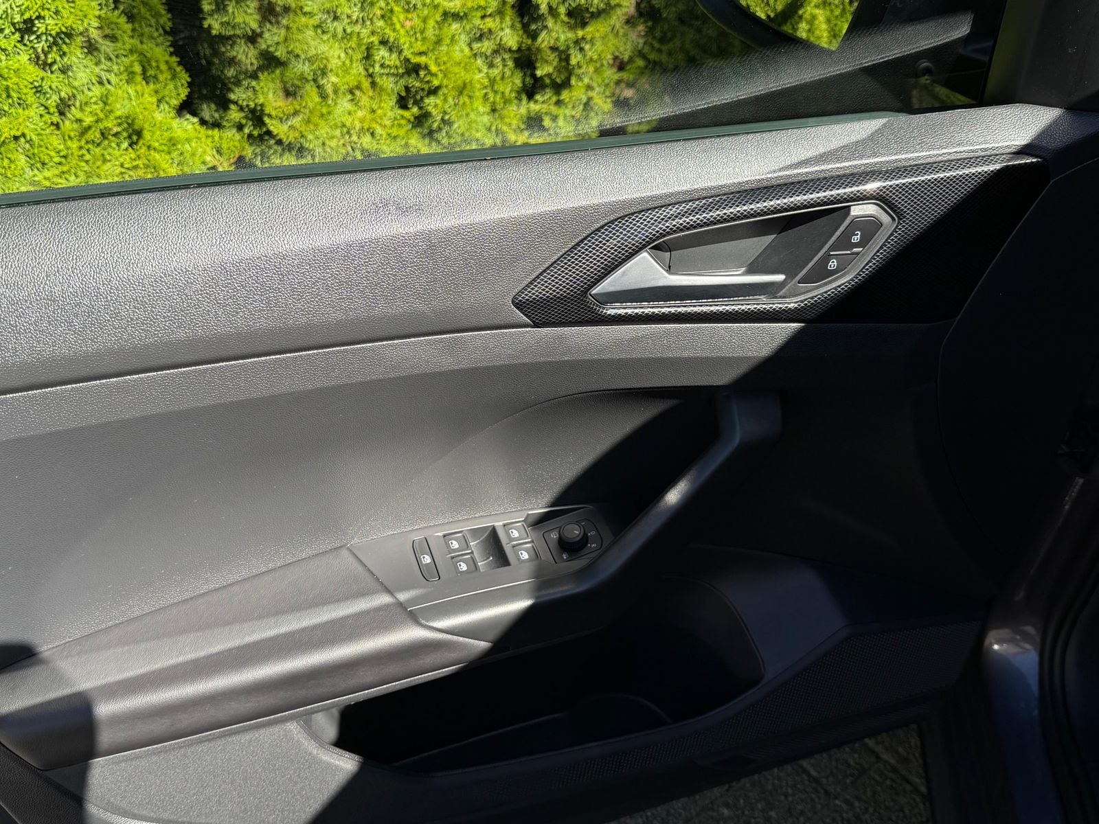 Fahrzeugabbildung Volkswagen T-Cross 1.0 TSI DSG Life LED+KAM+ACC+CARPL+SHZ+