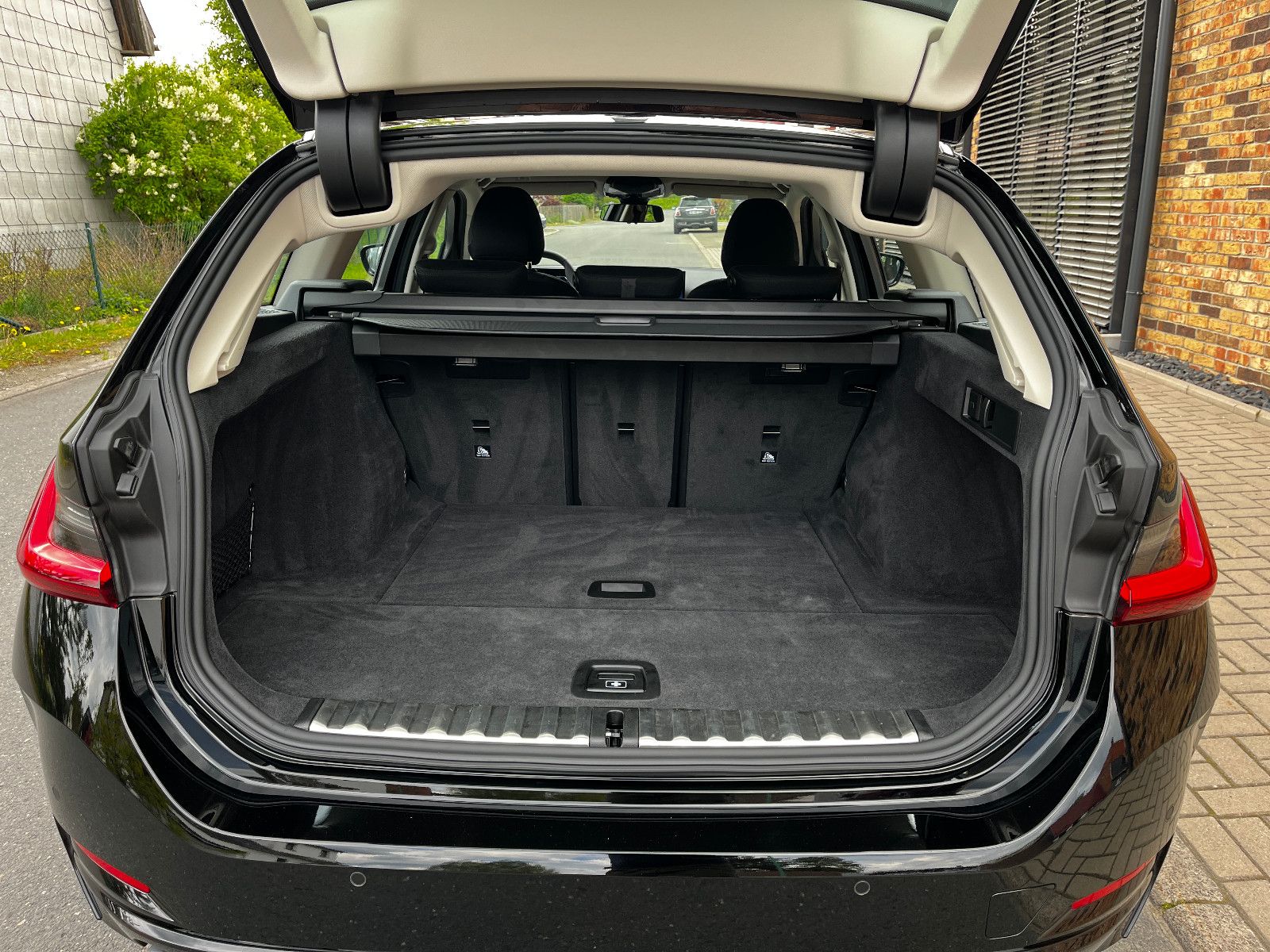 BMW 318i Touring Navi LED Shz Kamera foto 16