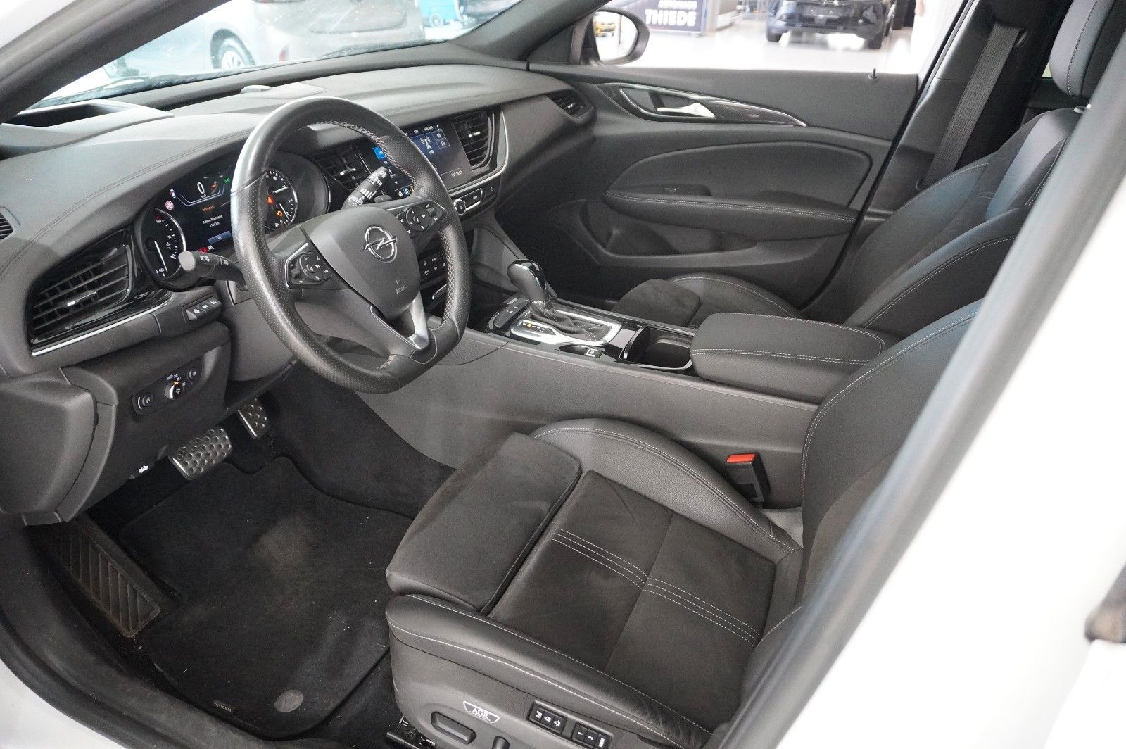 Fahrzeugabbildung Opel Insignia B ST 2.0D UTLIMATE NAVI/LED/KAMERA/AHK