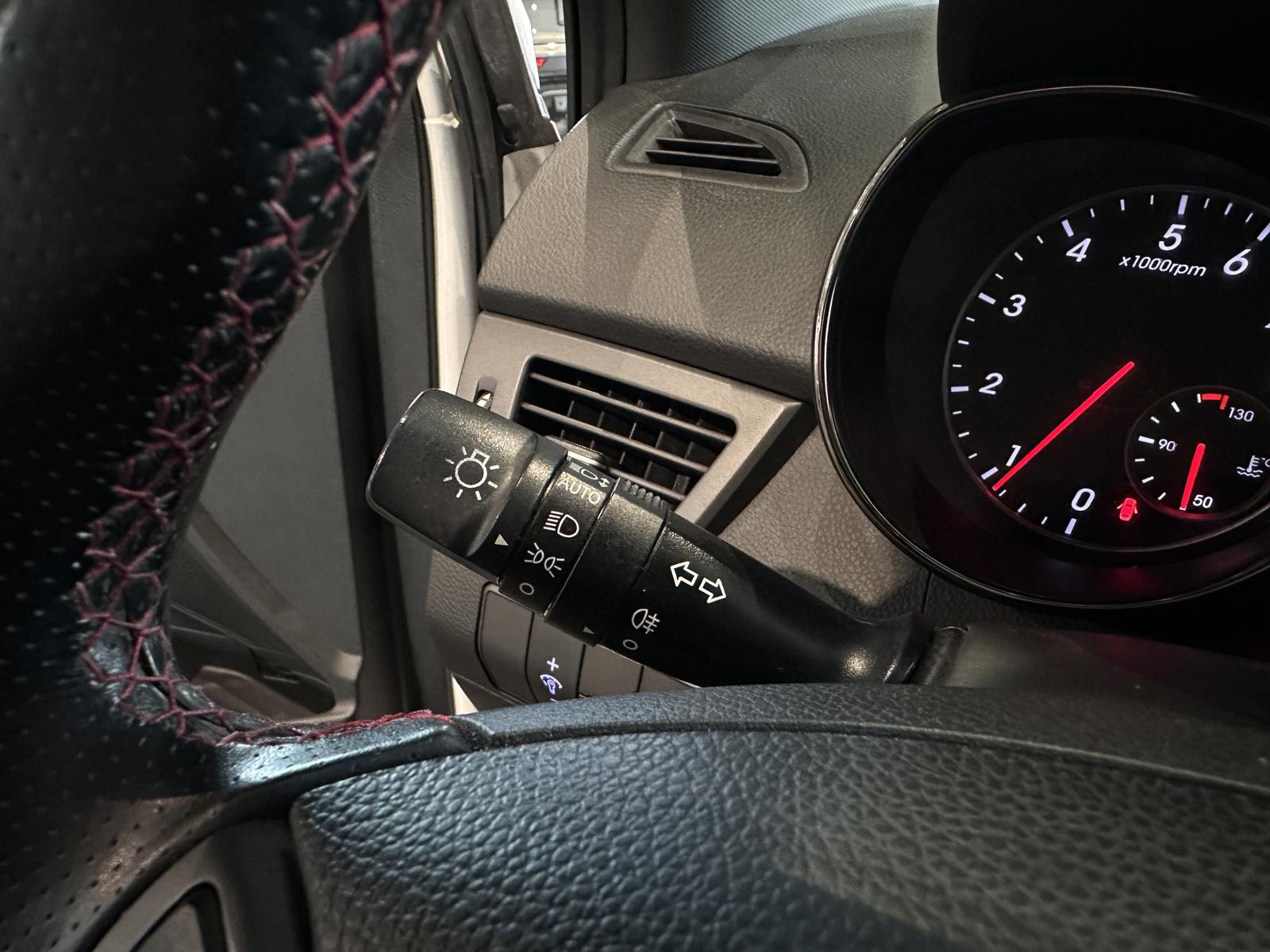 Hyundai i30 Turbo *1. HAND, NAVI, RFK, SCHECKHEFT*