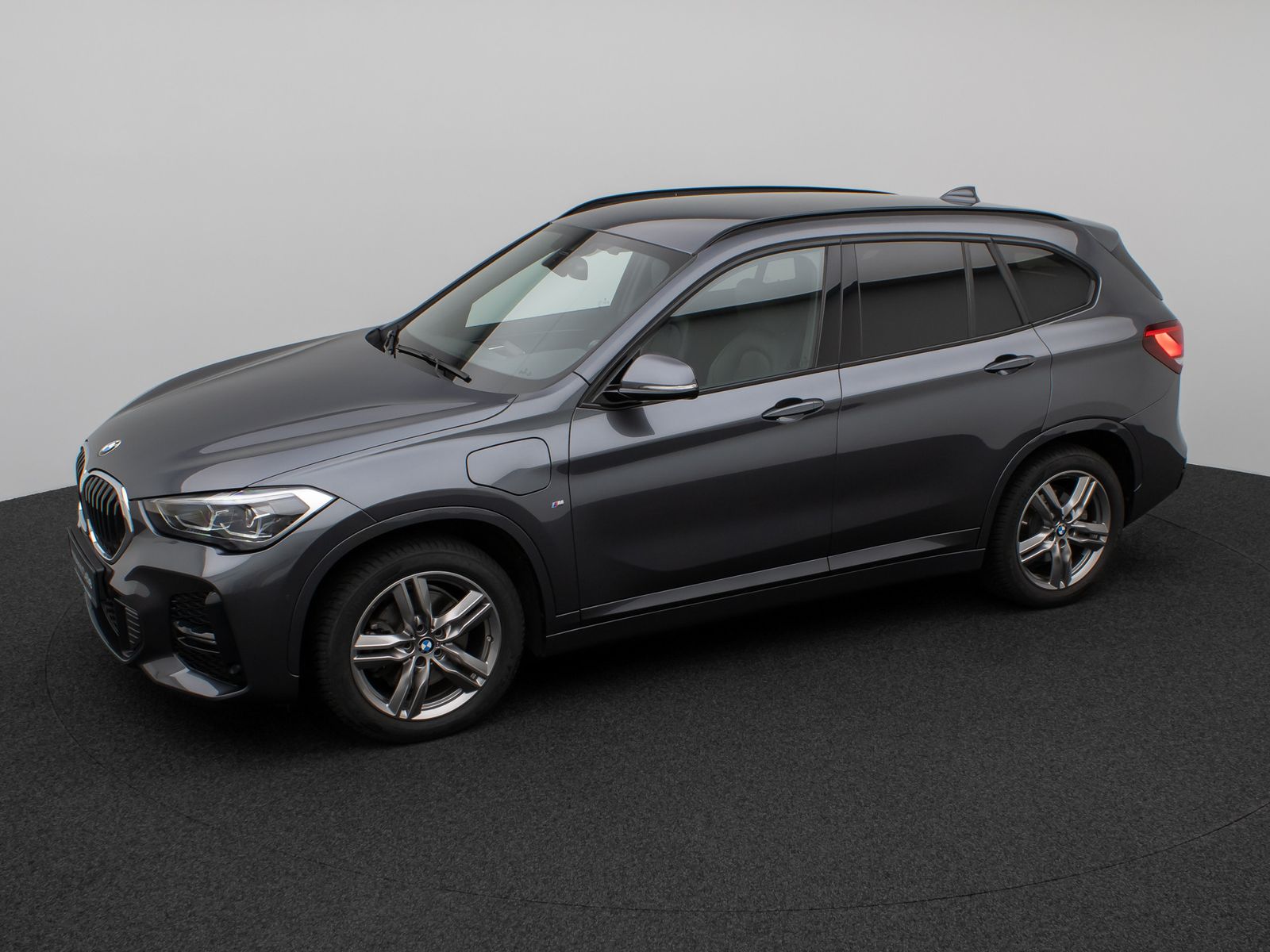 Fahrzeugabbildung BMW X1 xD25e M Sport Kamera Navi DAB HiFi DrivAssist