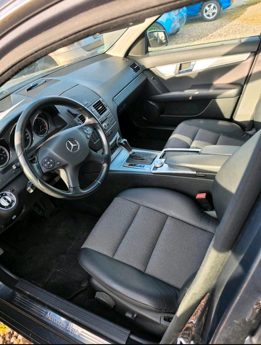Mercedes-Benz 250 2010 — engine 204 HP (150kW)