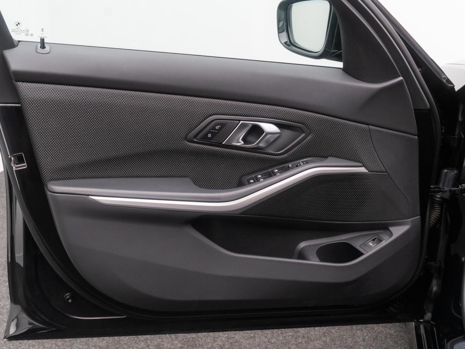 BMW 318 i GeschwindigR DAB PDC Widscreen CockpitPlus, миниатюра 20