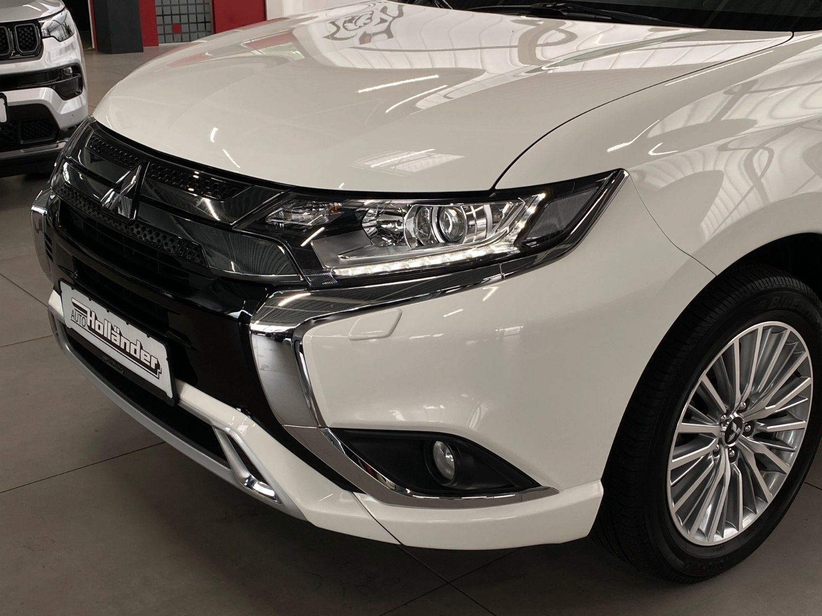 Fahrzeugabbildung Mitsubishi Plug-in Hybrid Outlander 2.4 Basis Spirit AHK