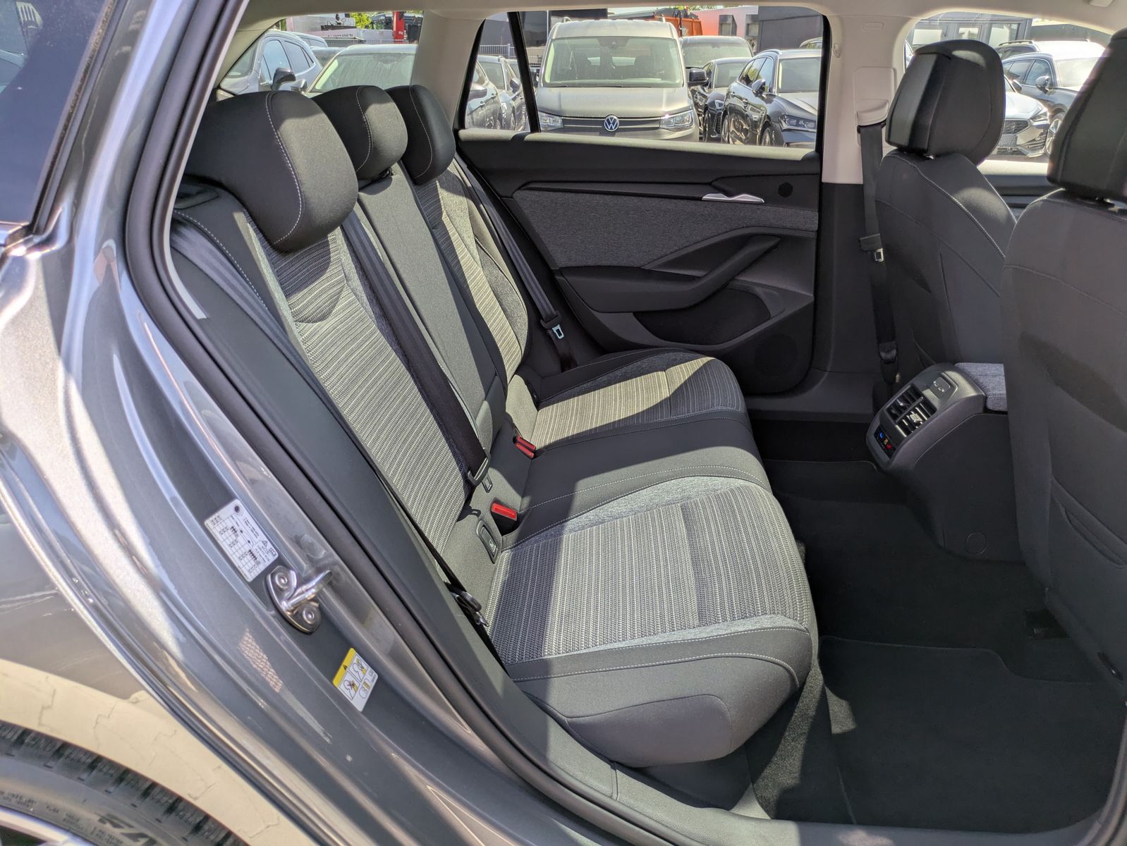Fahrzeugabbildung SKODA Superb 2.0 TDI 4x4 Selection MATRIX*AHK*PANO*19"