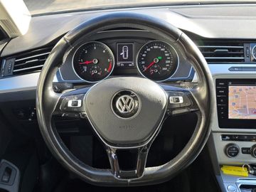 Volkswagen Passat - 12