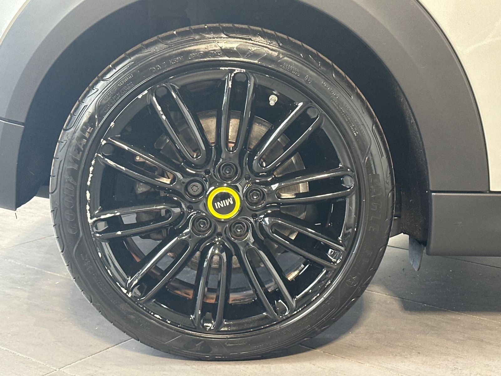 MINI Cooper SE Classic Trim Black NAV+LED+KAM+SHZ imagem 3