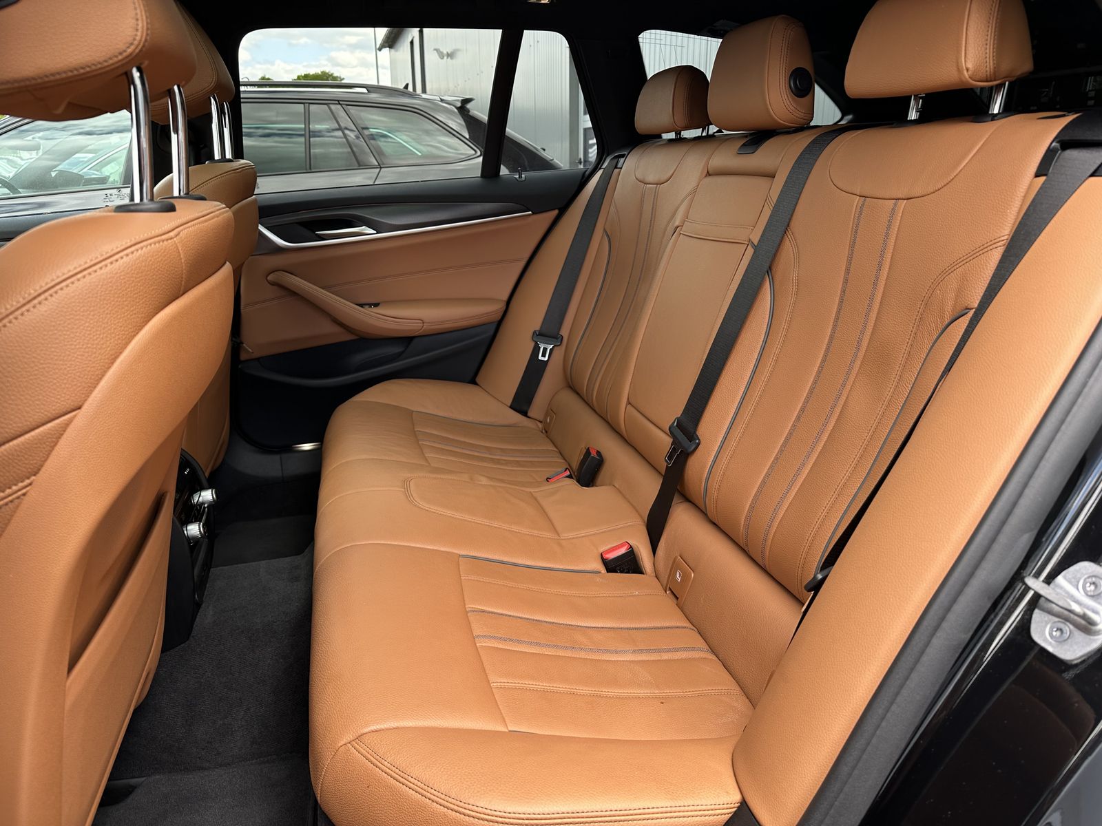 Fahrzeugabbildung BMW 540i Touring xDrive M-Sport NAV+LASER+PANO+HEAD