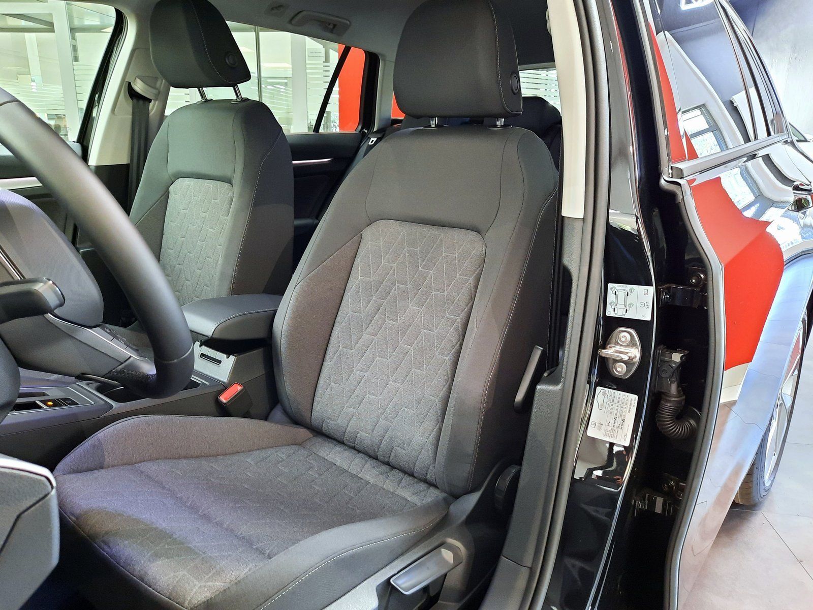 Fahrzeugabbildung Volkswagen Golf Variant TDI Life DSG *AHK*Cam*APP*LED*Shzg*