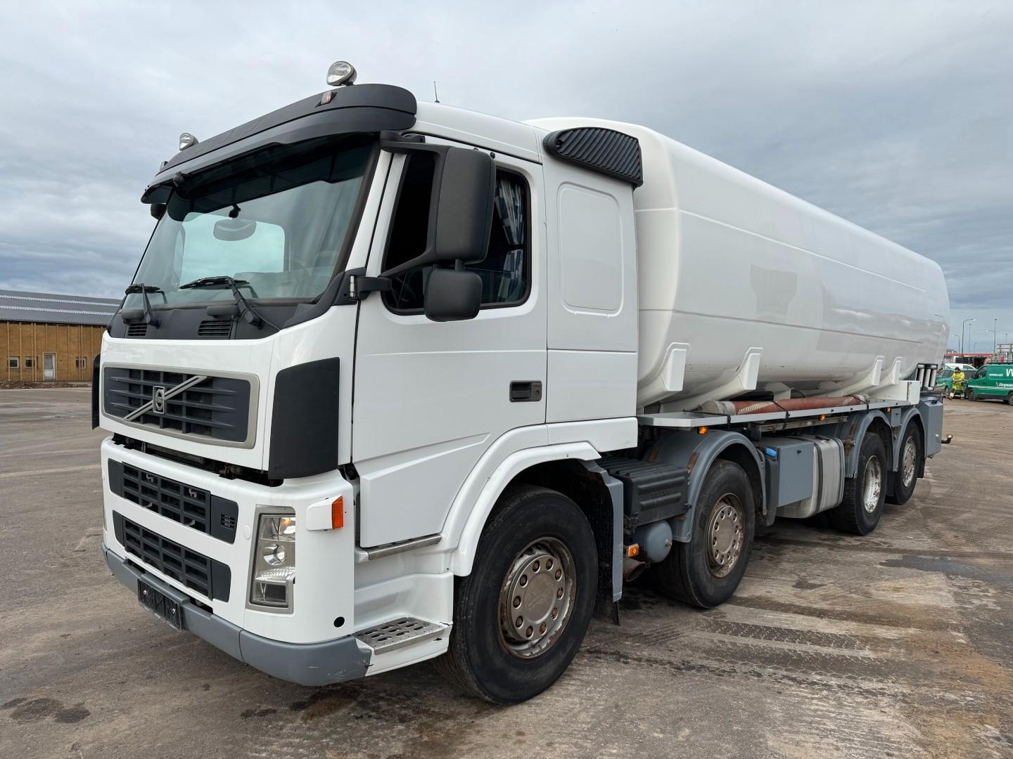 Volvo FM 440 8x2*6 24.000 l. ADR Tanktruck