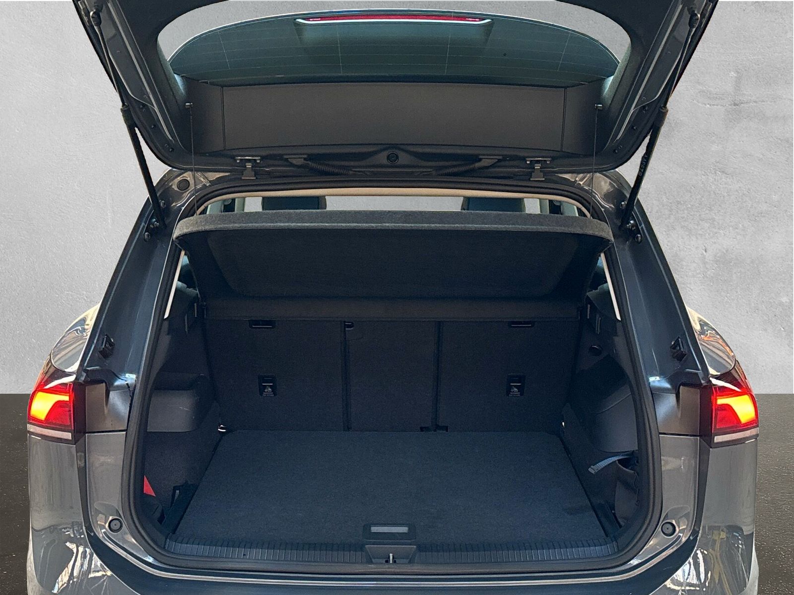 Fahrzeugabbildung Volkswagen Tiguan Life 2.0 TDI 4Motion DSG AHK Standheizung