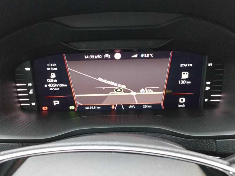 Fahrzeugabbildung SKODA Karoq 1.5 TSI Sportline DSG  AHK+ACC+NAVI+MATRIX