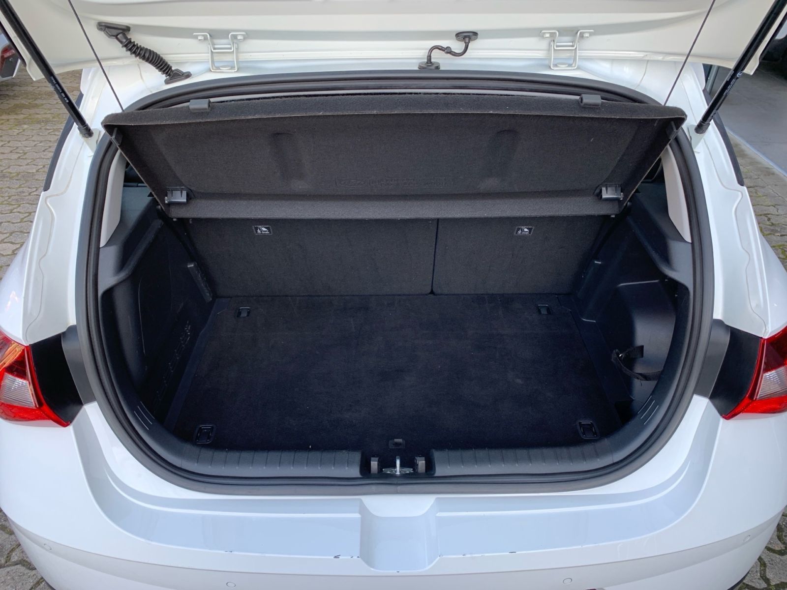 Fahrzeugabbildung Hyundai i20 1.0 T-GDI Trend Mild-Hybrid 8xbereift