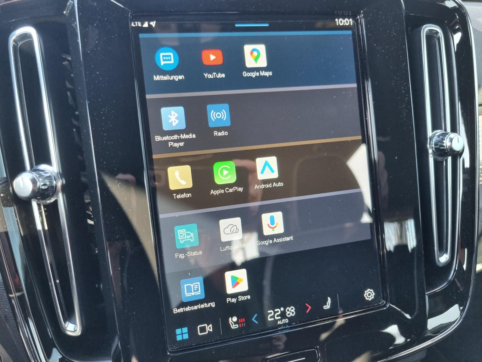 Fahrzeugabbildung Volvo XC40 B4 Benzin Plus Dark 'ACC, BLIS, 360-Cam'