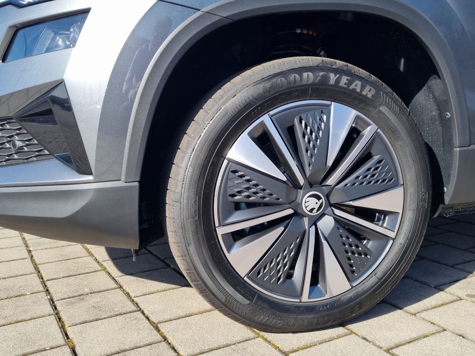 Fahrzeugabbildung SKODA Karoq Balance 1,5TSI Garantie +3 Fahrassi
