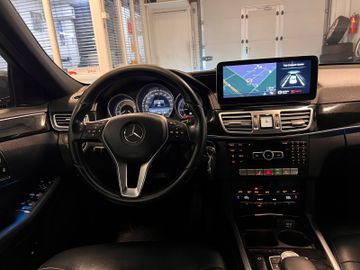 Mercedes E 200 - 4