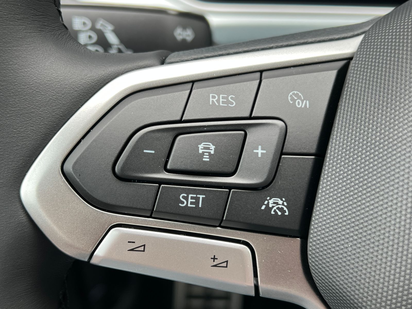 Fahrzeugabbildung Volkswagen T-Roc  GOAL 1.5 TSI DSG *AHK, Navi, Plus-Paket*