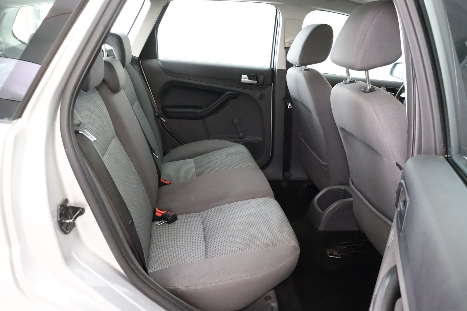 Fahrzeugabbildung Ford Focus 1.6 Ambiente HU/AU 05.26