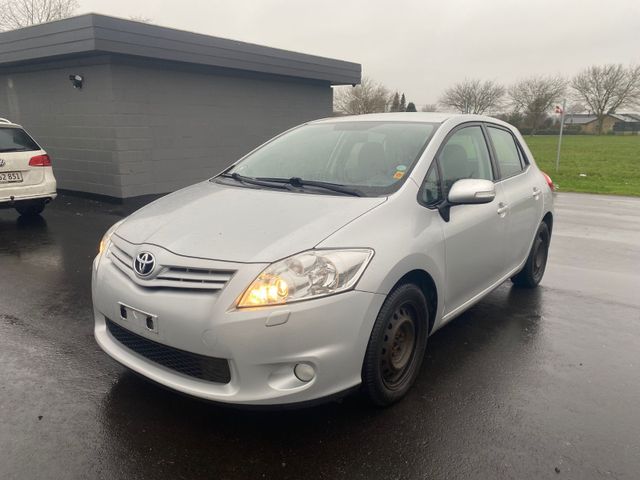 Toyota Auris Life 1.6