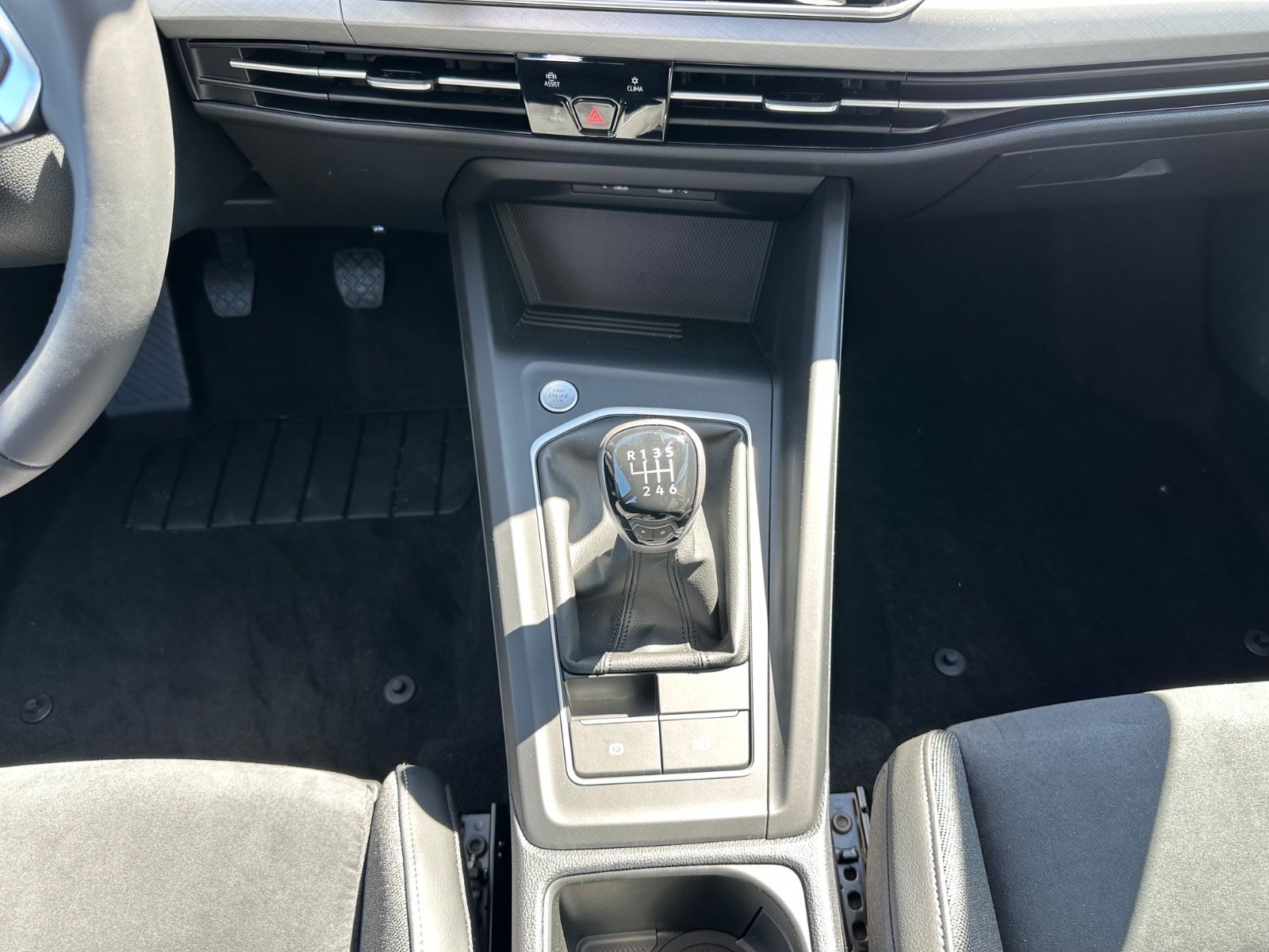 Fahrzeugabbildung Volkswagen Golf VIII Variant 1.5 TSI Life Navi/ACC/LED/Shzg