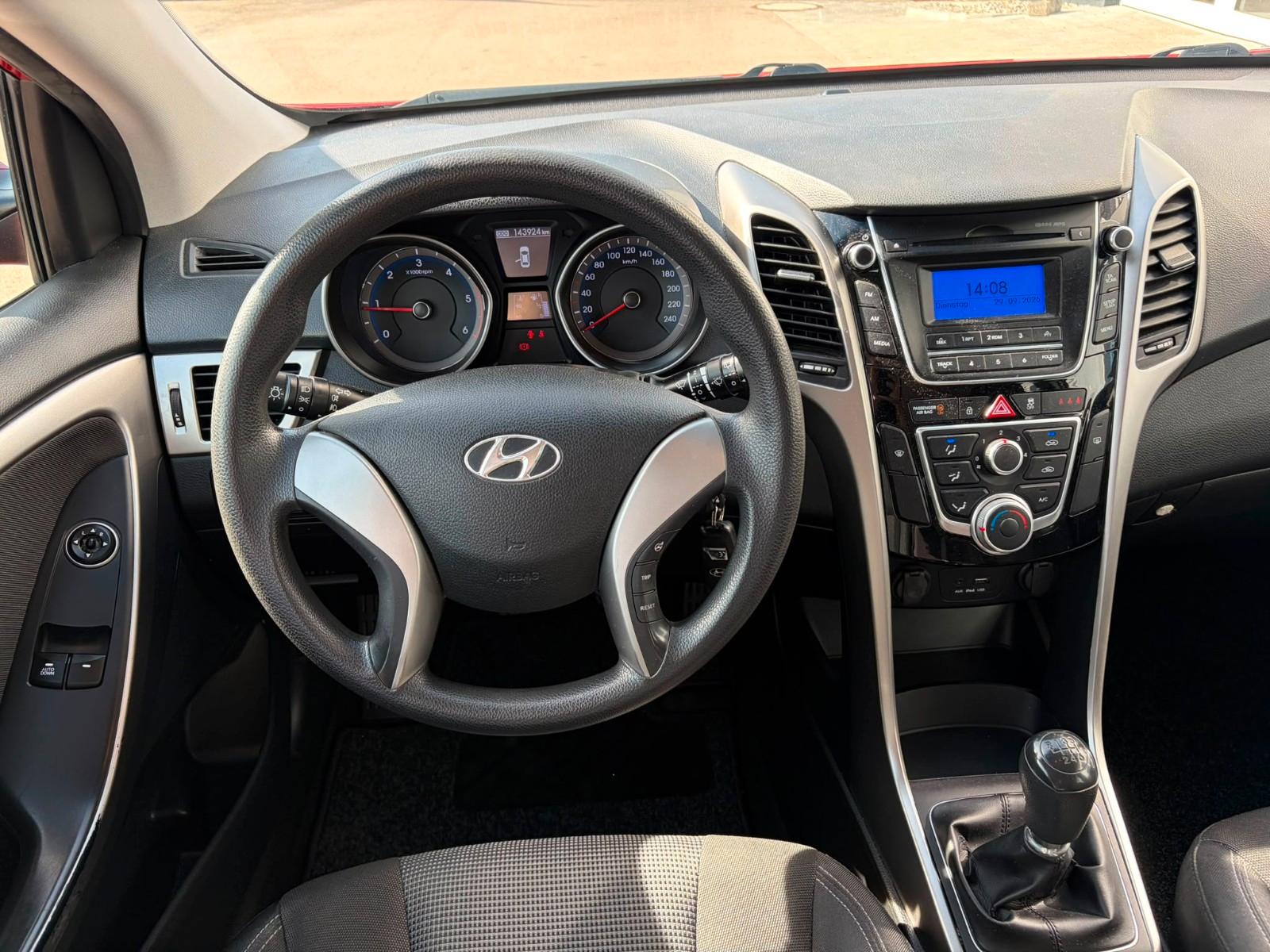 Hyundai i30 2015 — photo 13