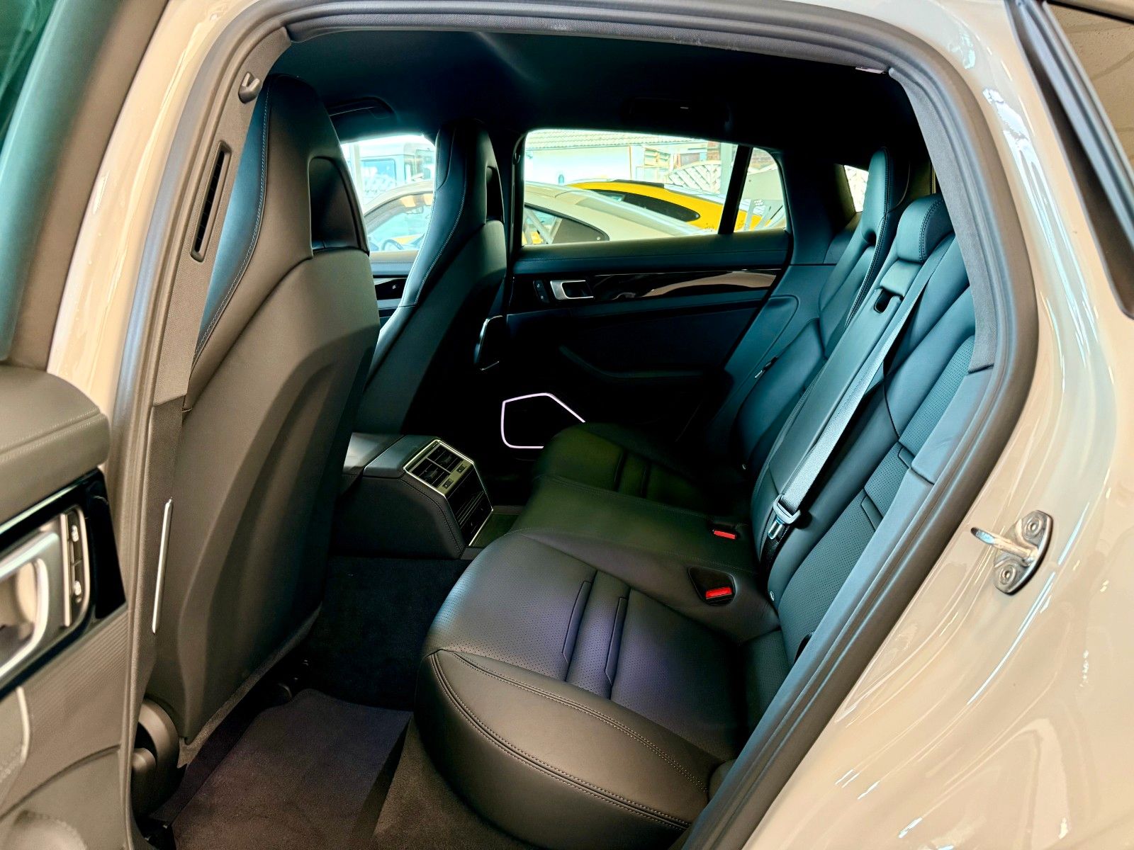 Fahrzeugabbildung Porsche Panamera 4S E-Hybrid HeadUP/ACC/Sportabgasanlage