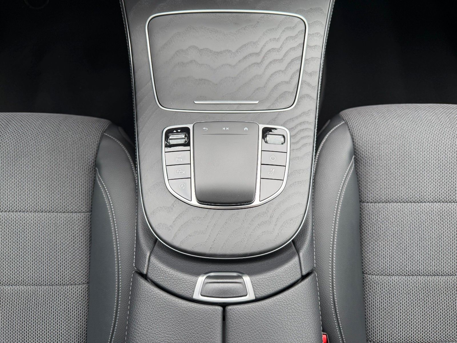 Fahrzeugabbildung Mercedes-Benz E 220d T Massage+Pano+Burm+Distr+360+HUD+Night