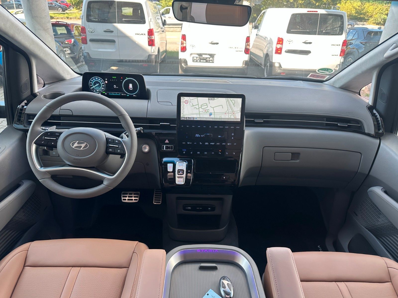 Fahrzeugabbildung Hyundai Staria 1.6 T-GDI 2WD Signature 360,LED,Leder,SHZ
