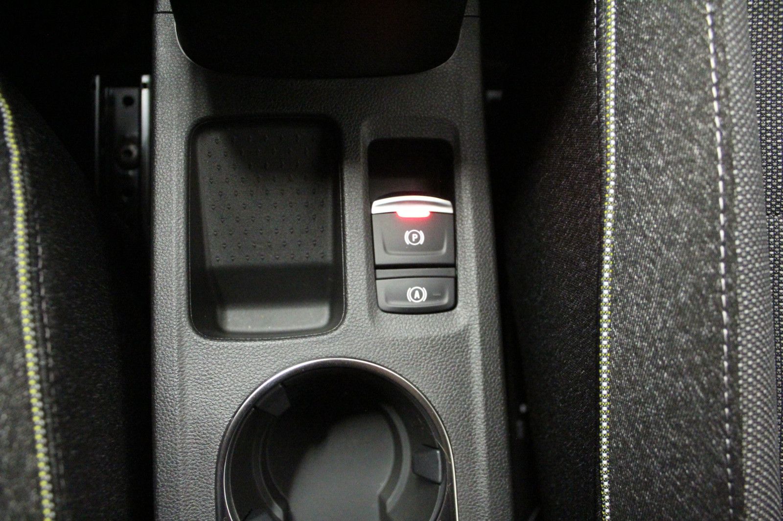 Fahrzeugabbildung Renault Captur TCe 115 KISS Sondermodell *Winter-Pak*Nav