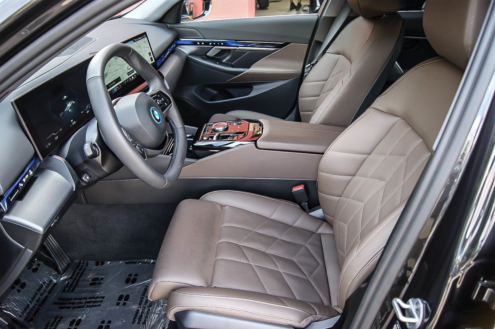 Fahrzeugabbildung BMW i5 Lim 40 eDrive HEAD-UP LEDER ESPRESSO KEYLESS
