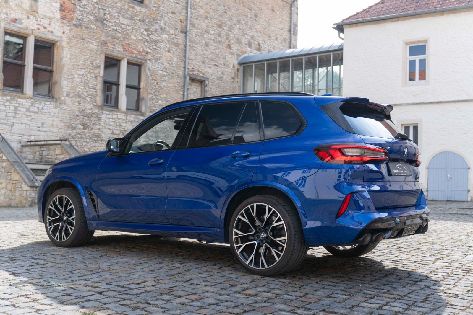 Fahrzeugabbildung BMW X5 M Competition B&W LASER HUD 360° PANO ACC