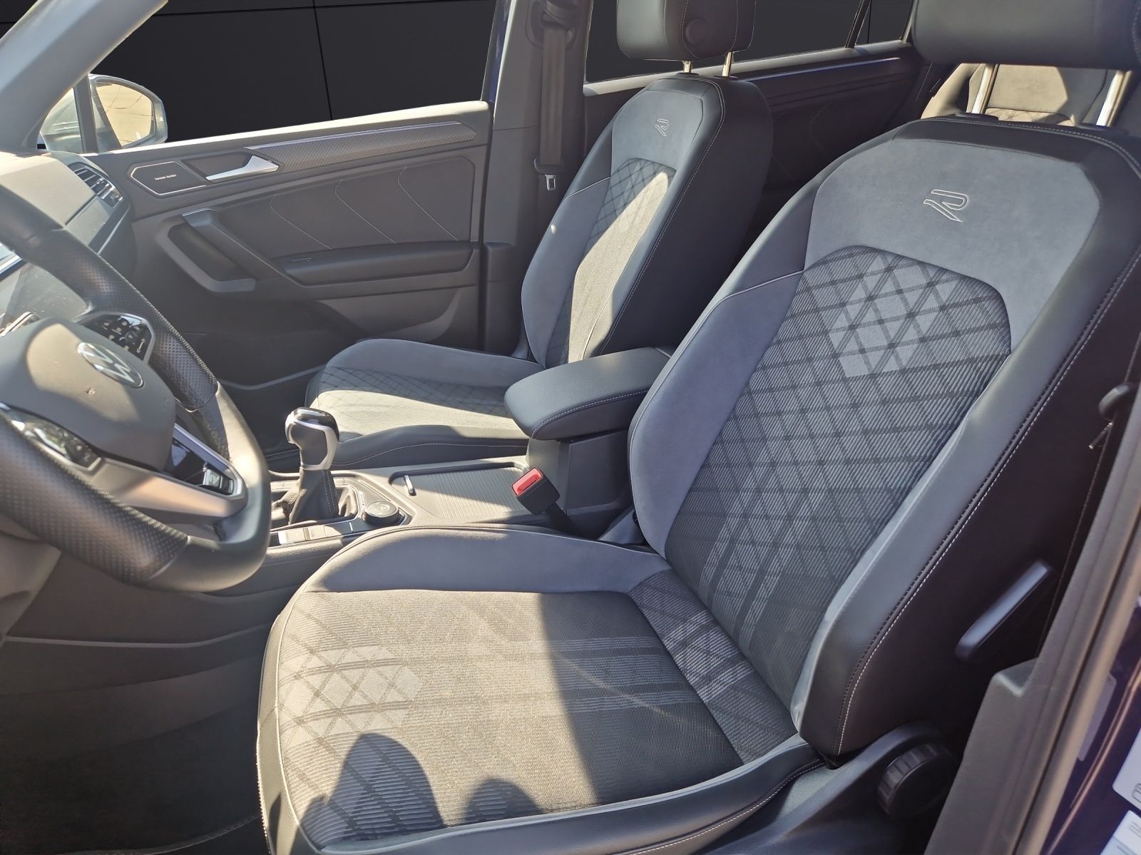 Fahrzeugabbildung Volkswagen Tiguan Allspace 2.0 TDI R-Line 4M DSG Matrix 20"