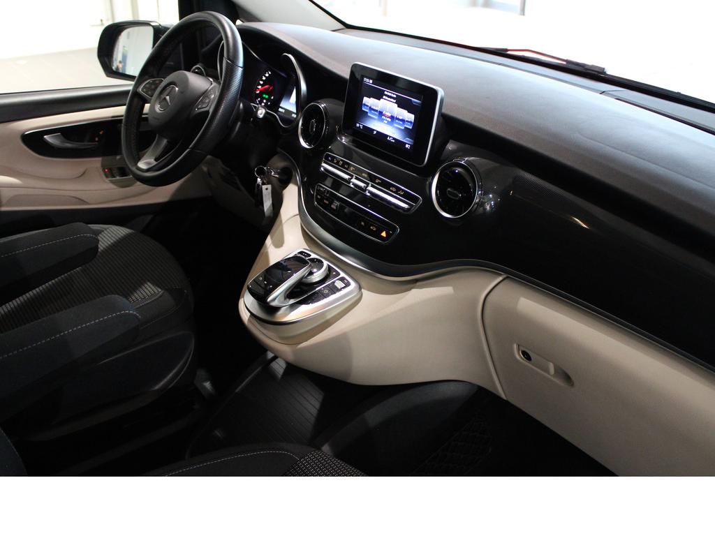 Mercedes-Benz V 220