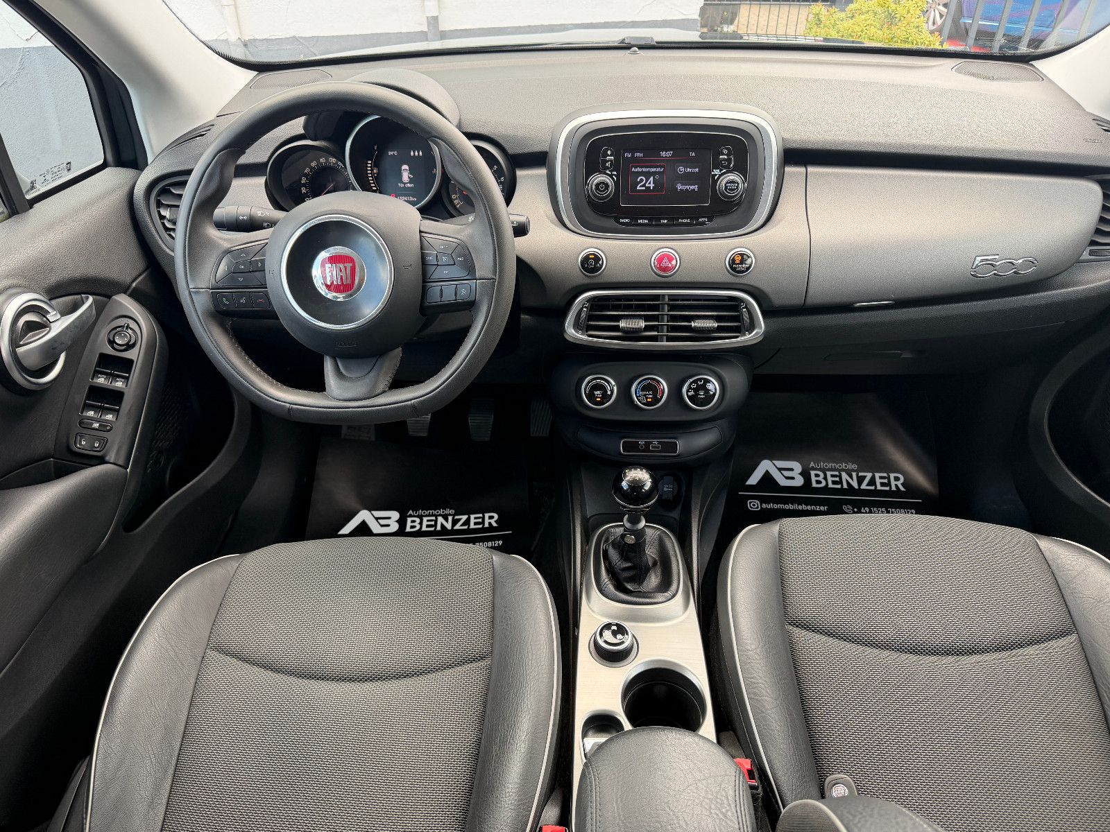 Fahrzeugabbildung Fiat 500X Cross/ UConnect / Fahrassistenz/Design-Kit