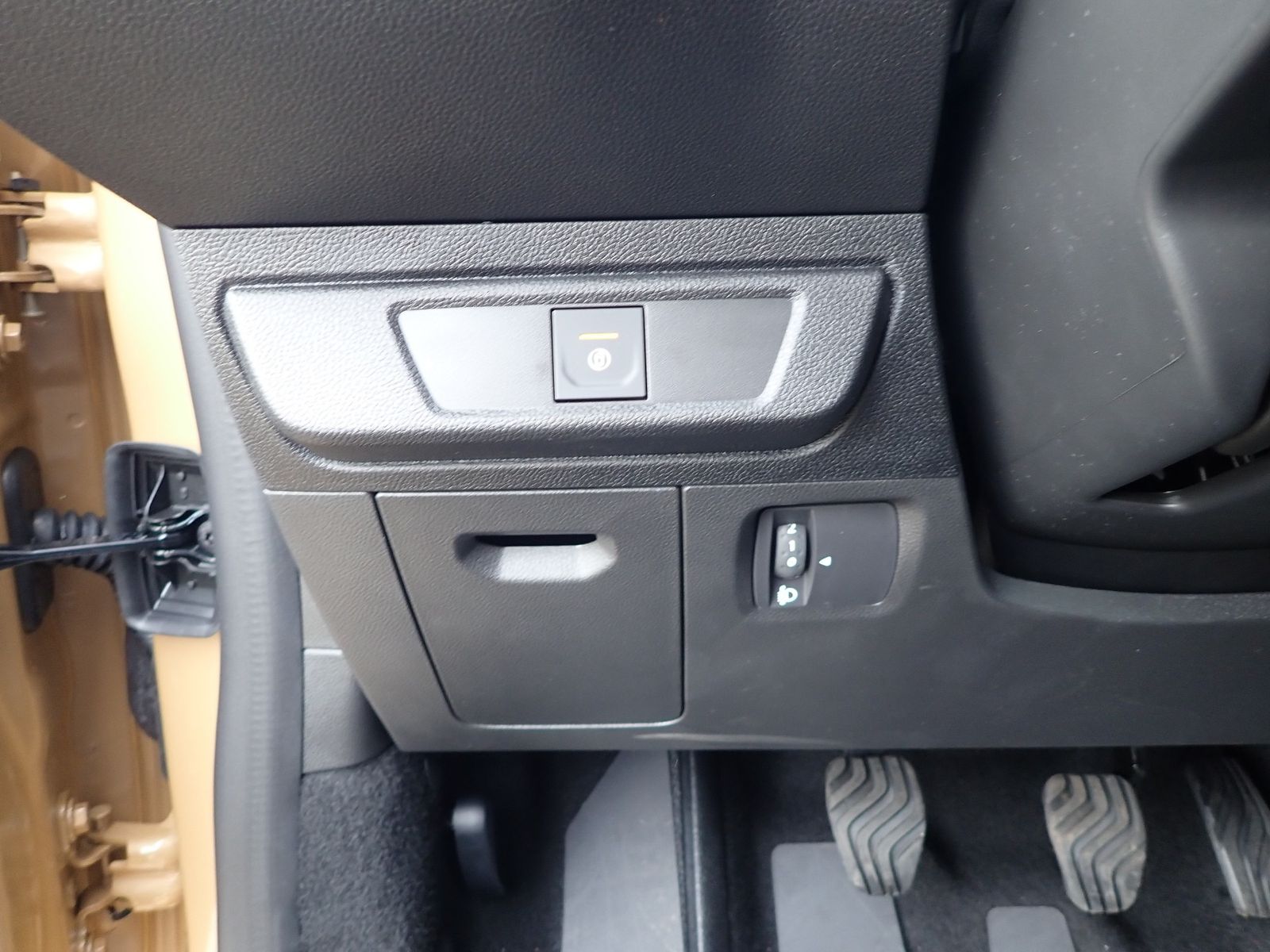 Fahrzeugabbildung Dacia Sandero STEPWAY TCe 110 EXTREME+/NAVI/SHZ/RFK
