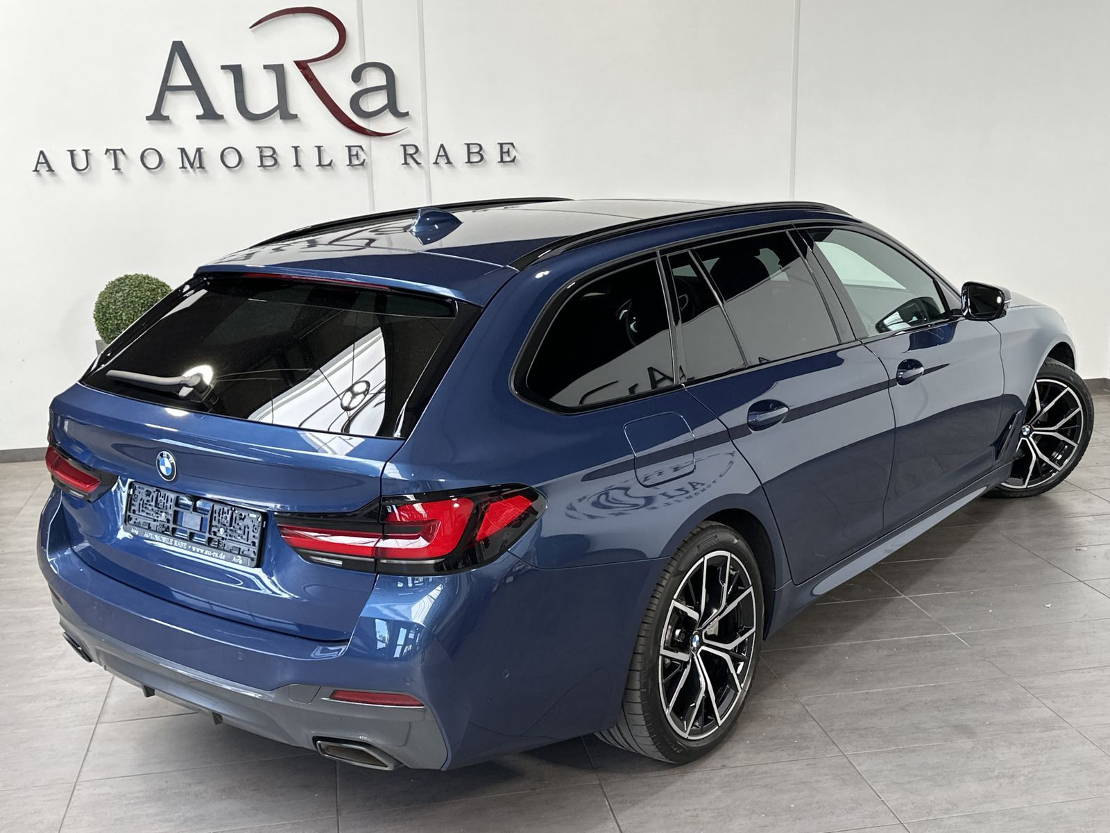 Fahrzeugabbildung BMW 520d Touring M-Sport NAV+LED+PANO+KAMERA+19ZOLL