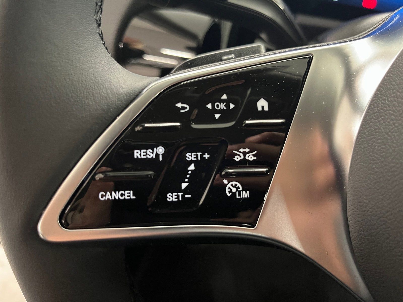 Fahrzeugabbildung Mercedes-Benz GLA 180 Progressive Adv.*Distronic*Totwinkel*LED