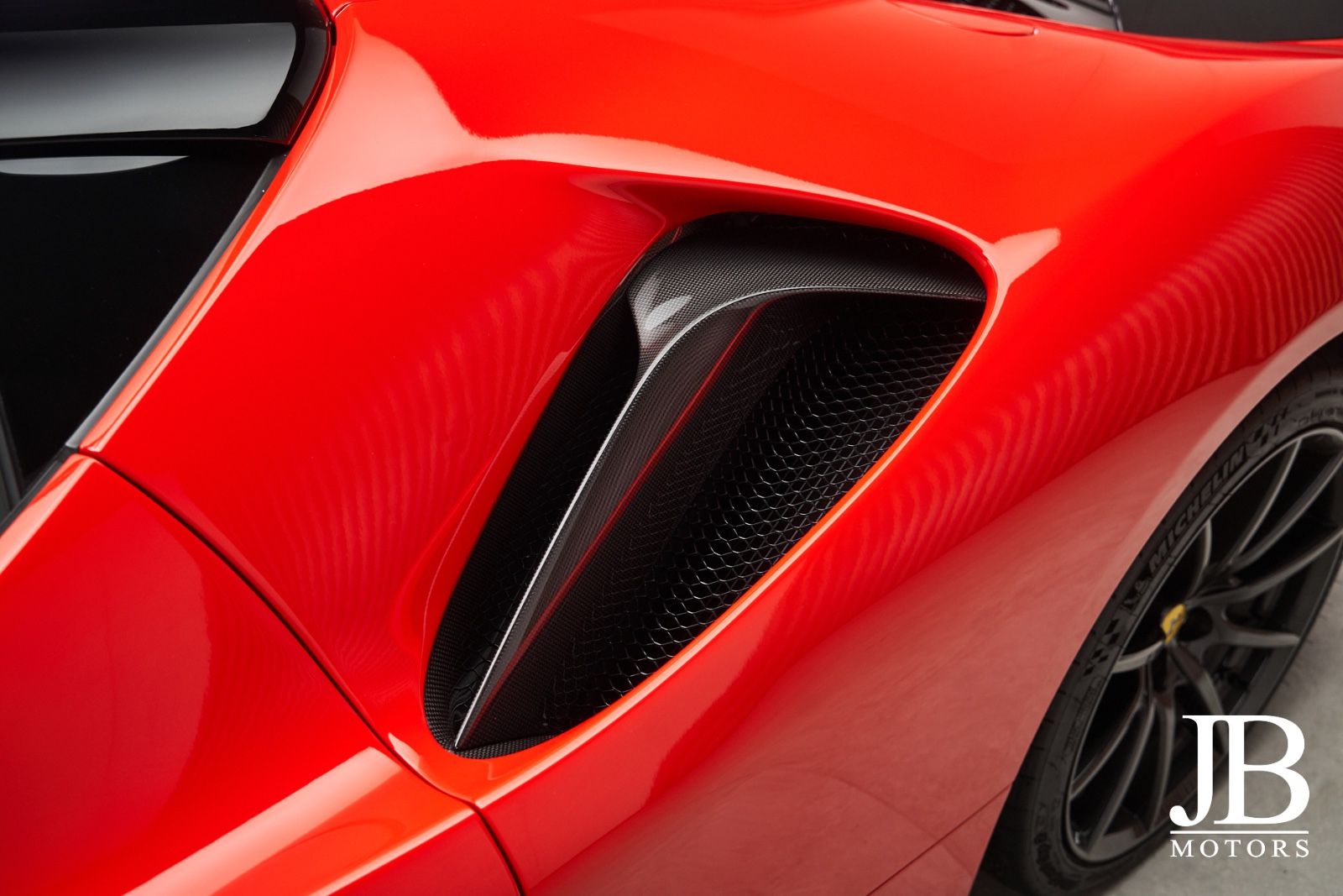 Fahrzeugabbildung Ferrari SF90 Stradale Full Carbon Lift Racing Seats JBL