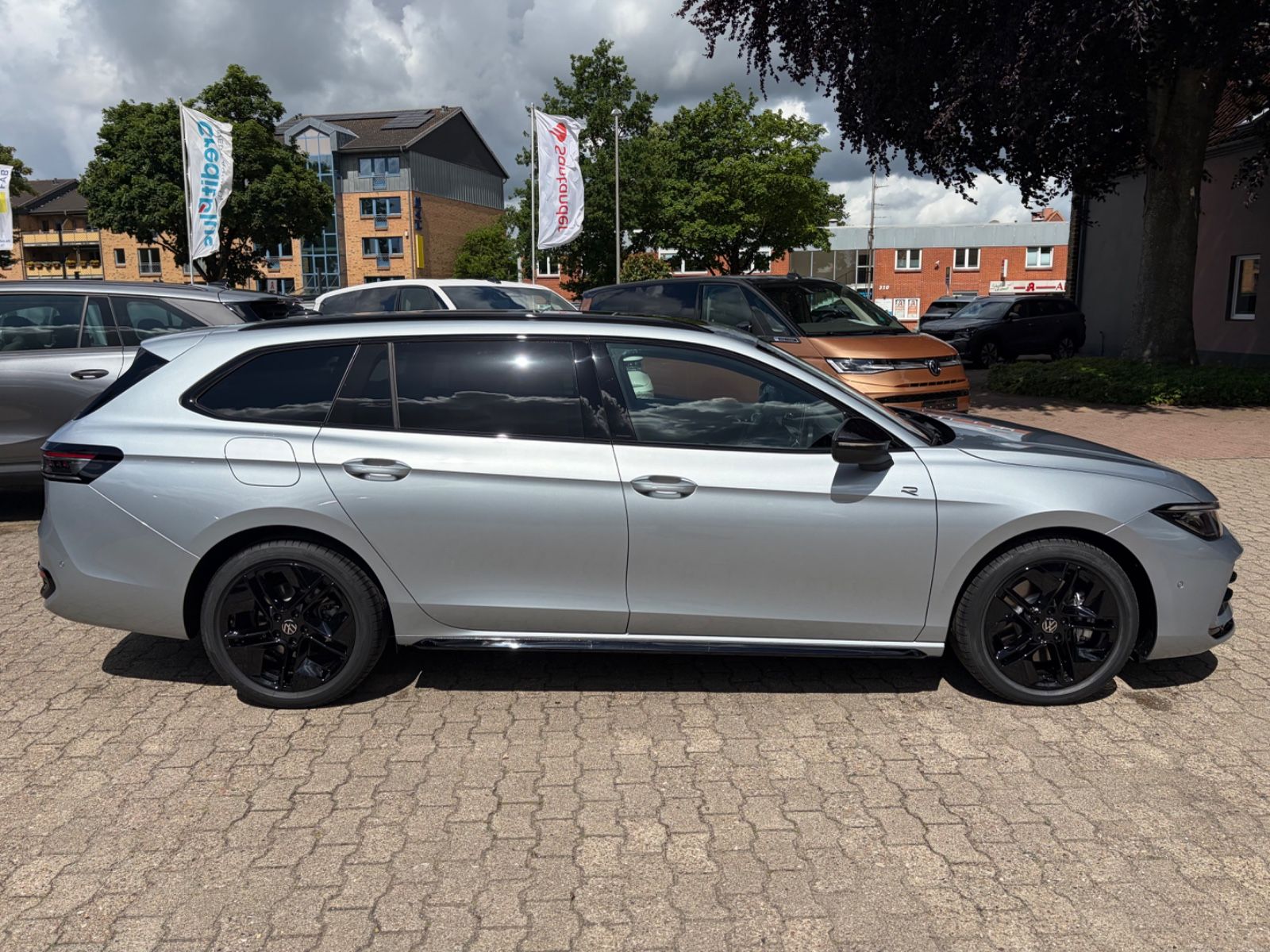 Volkswagen Passat Variant 2.0 TDI 4M R-Line Black Style AHK imagem 2