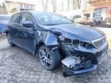 Peugeot 308 Allure 1.2 12V e-THP / PureTech Automatik - Peugeot: Unfallwagen