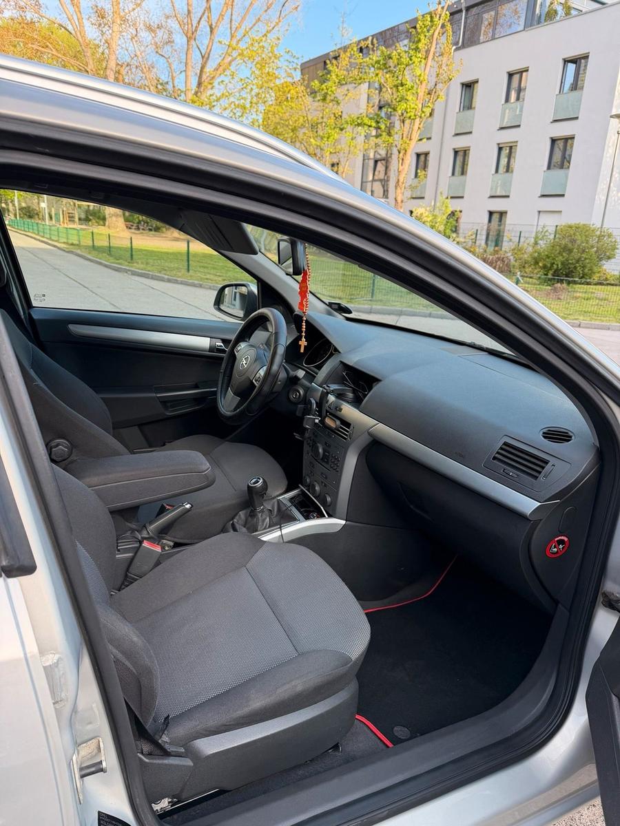 Opel Astra 2009 — photo 6