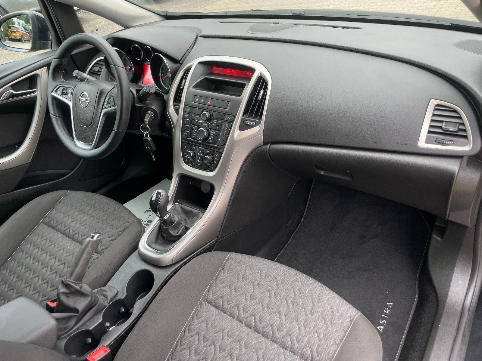 OPEL Astra, 2013, Benzin, 101 PS