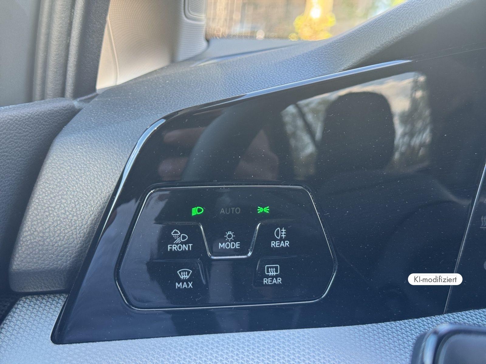 Volkswagen Golf VIII Variant GOAL 1.5 eTSI DSG LED PLUS NAV
