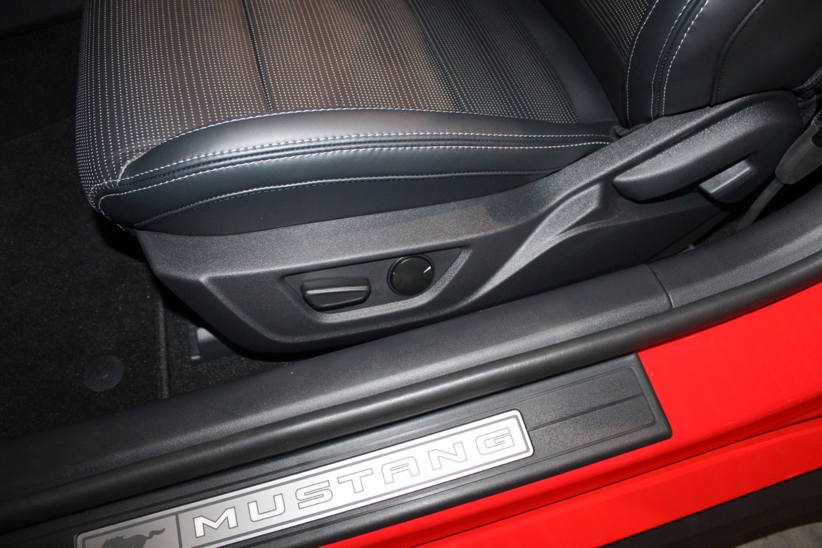 Fahrzeugabbildung Ford Mustang 5.0 V8 GT Cabrio LED ACC Kamera Leder