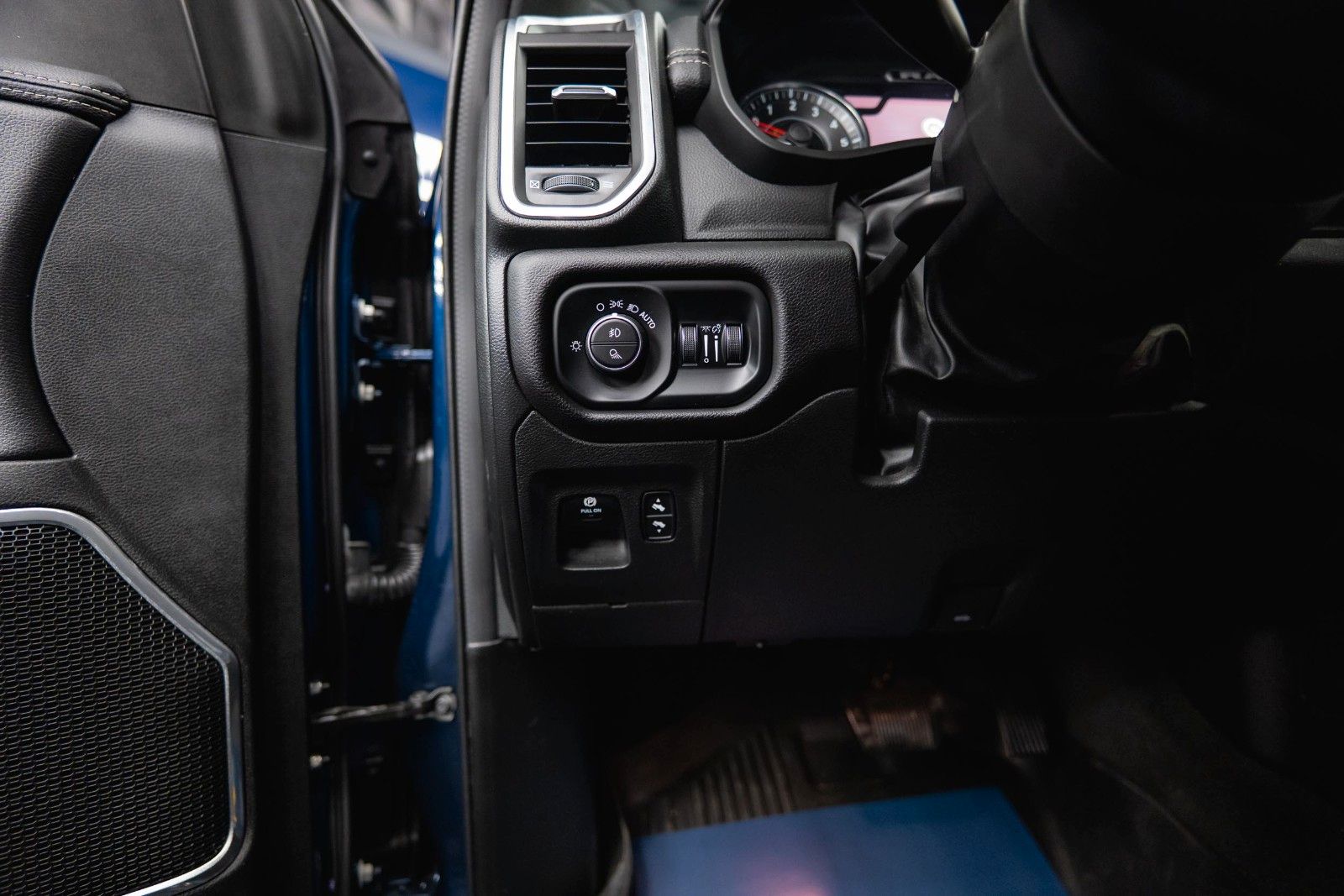 Fahrzeugabbildung Dodge RAM 5.7 V8 HEMI 4x4 LARAMIE TRX OFFROAD PAKET