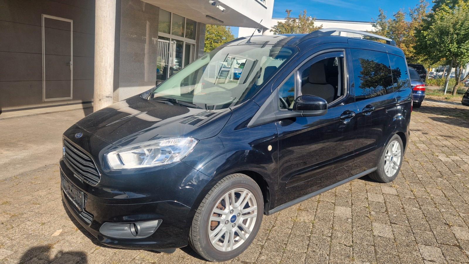 Ford Tourneo Courier 1.0 EcoBoost 74kW Titanium
