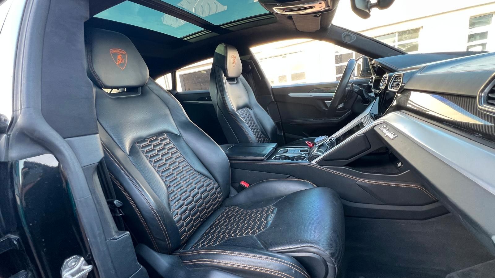 Fahrzeugabbildung Lamborghini Urus LP650 *PANO*Carbon*HeUp*22**Mietkauf*