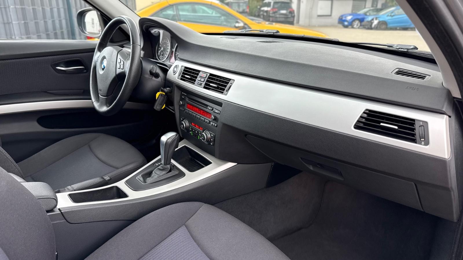 BMW 325i BERLINE 218CH