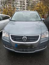 Volkswagen  Touran 1.9 TDI Service Neu - Volkswagen Touran mit Diesel-Antrieb: Kleinbus, Automatik, 1.9