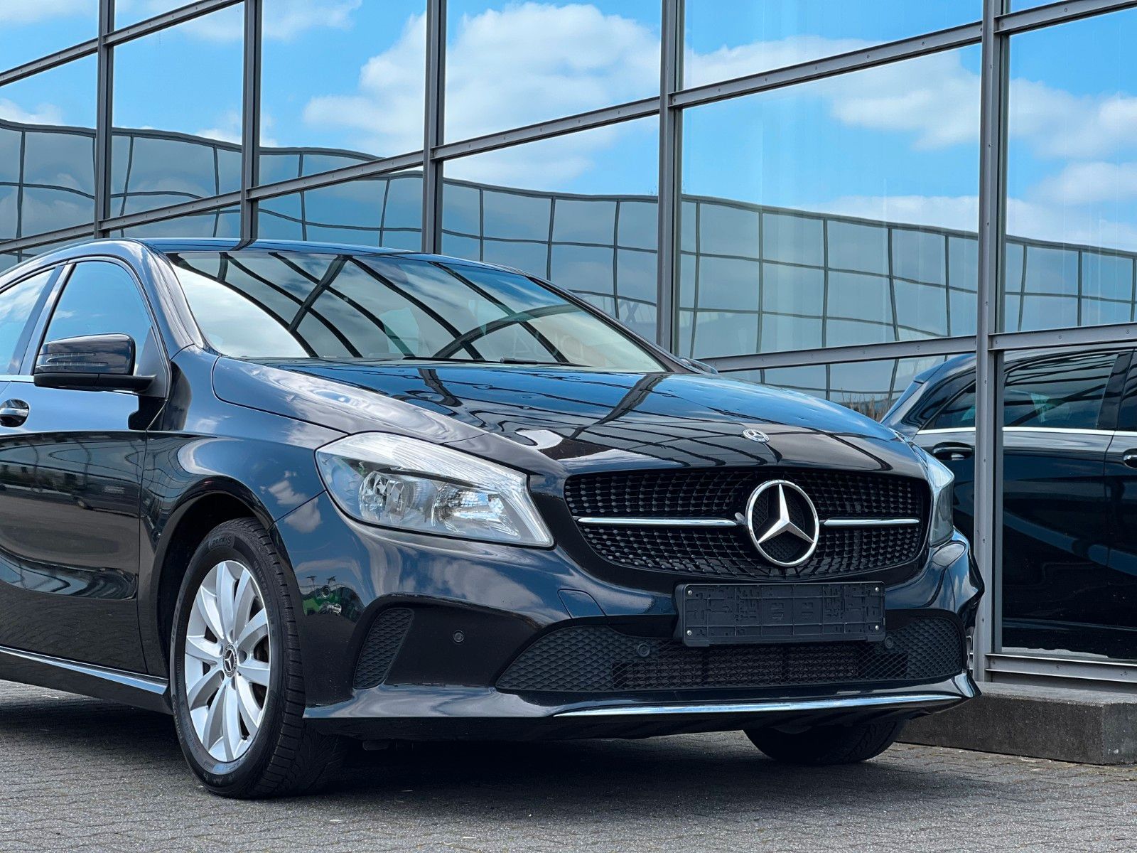 MERCEDES-BENZ A 180 BlueEfficiency Leder Navi PDc Sitzheiz AMG